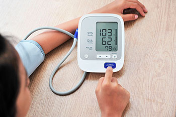 Medidor de presión arterial de brazo digital automático. SFIGMOMANÓMETRO  Aparato con Pulsera Intelli Wrap, para el Monitoreo Doméstico de  Hipertensión : : Salud y cuidado personal